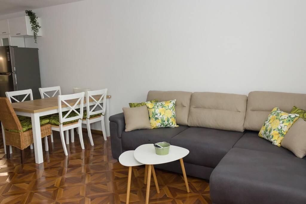 Perfect Summer Vacation Rental - One-Bedroom Flat By Flat Mаnager توبولا المظهر الخارجي الصورة