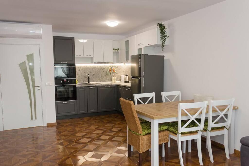 Perfect Summer Vacation Rental - One-Bedroom Flat By Flat Mаnager توبولا المظهر الخارجي الصورة