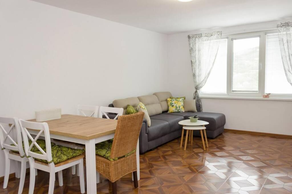 Perfect Summer Vacation Rental - One-Bedroom Flat By Flat Mаnager توبولا المظهر الخارجي الصورة